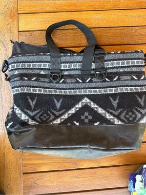Black & Gray Patterned Men’s Grayson Duffel Bag